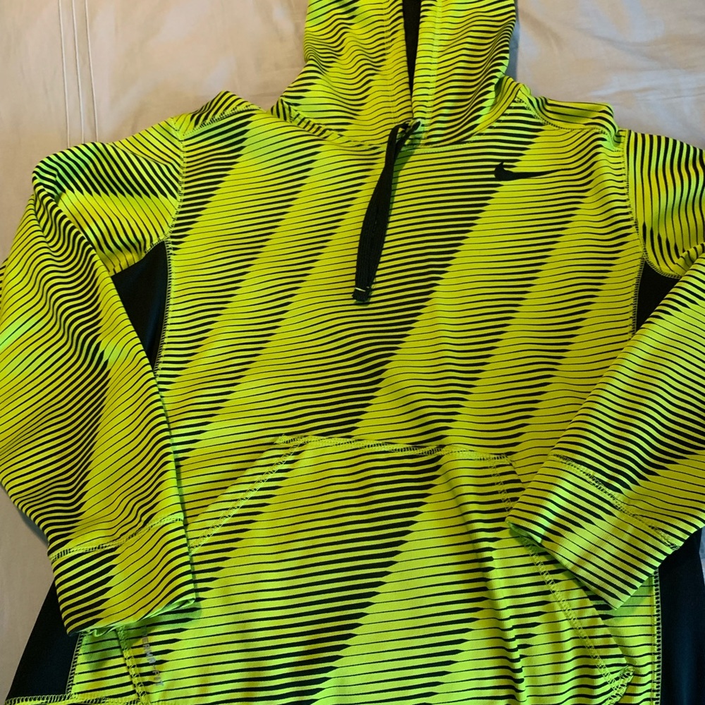 Men’s Medium Nike Dri-fit hoodie